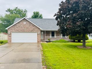 3906 E Teakwood Avenue, Terre Haute, IN 47805