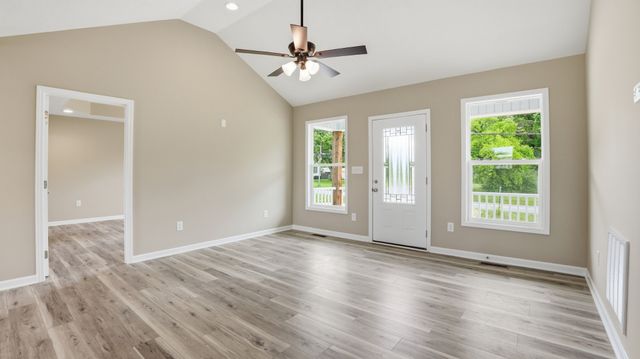 2315 E LINCOLN ST, Tullahoma, TN 37388