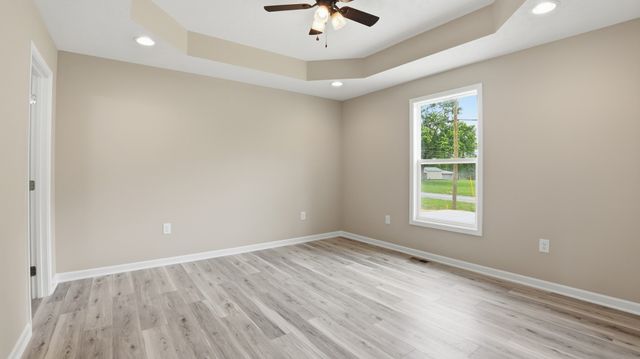 2315 E LINCOLN ST, Tullahoma, TN 37388