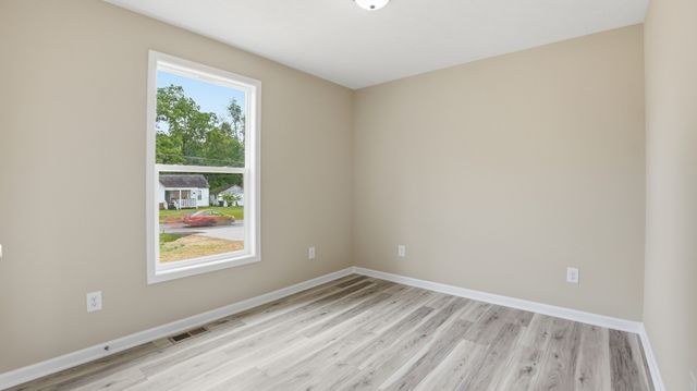 2315 E LINCOLN ST, Tullahoma, TN 37388
