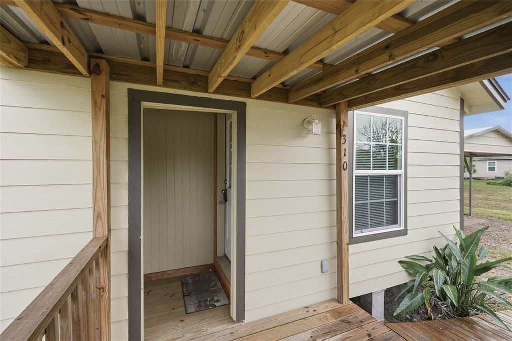 310 Driscoll St, Woodsboro, TX 78393 — photo 5