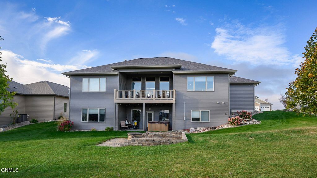 3707 Valley Drive, Bismarck, ND 58503 photo 4