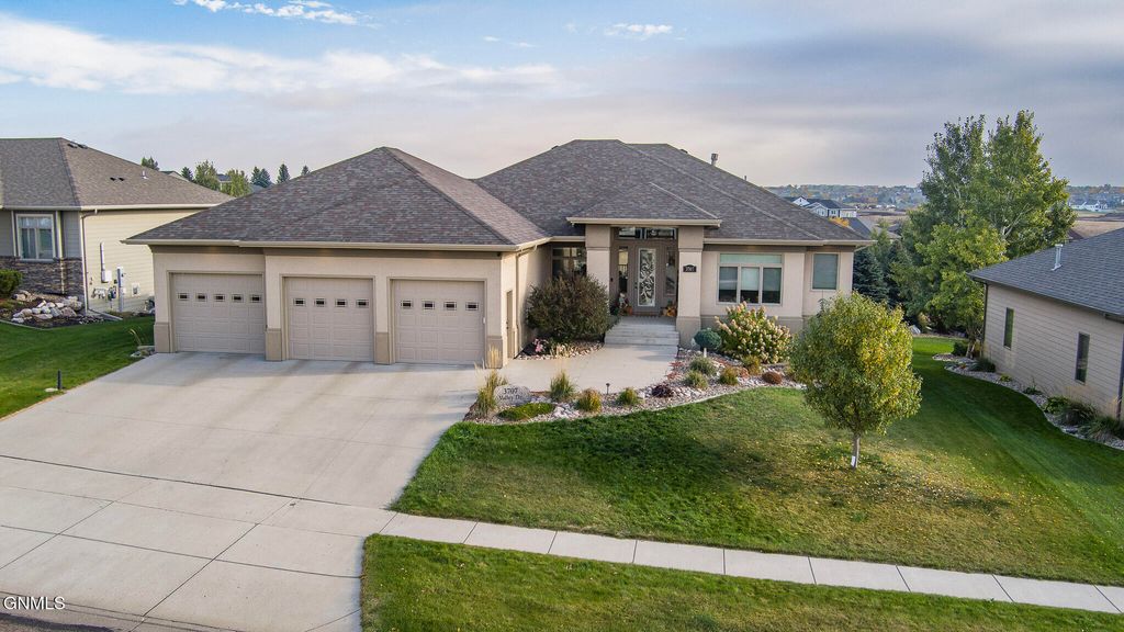 3707 Valley Drive, Bismarck, ND 58503 photo 5