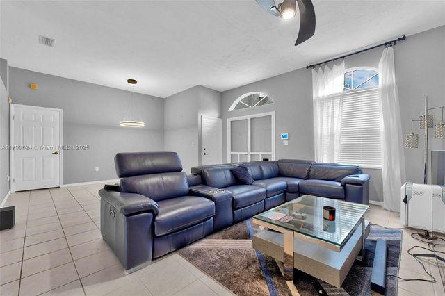 2625 SE 5th Ct, Homestead, FL 33033