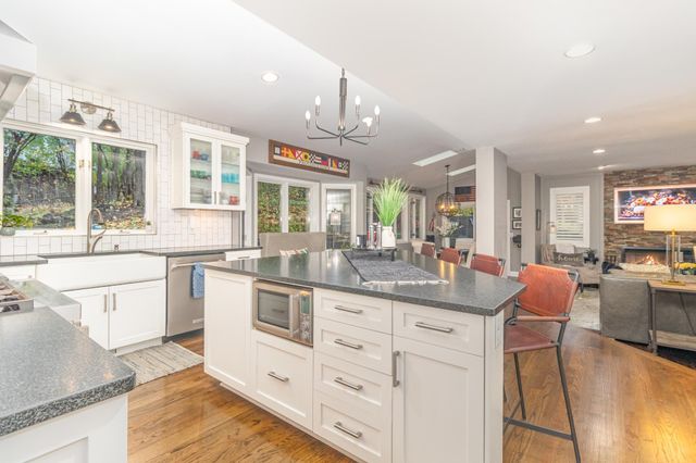 14011 Minnehaha Place, Minnetonka, MN 55391