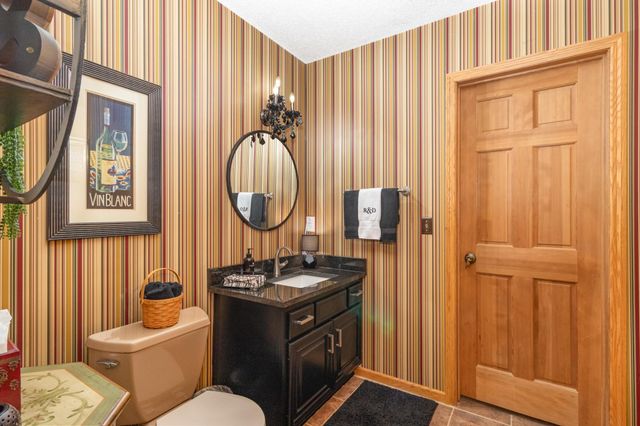 14011 Minnehaha Place, Minnetonka, MN 55391