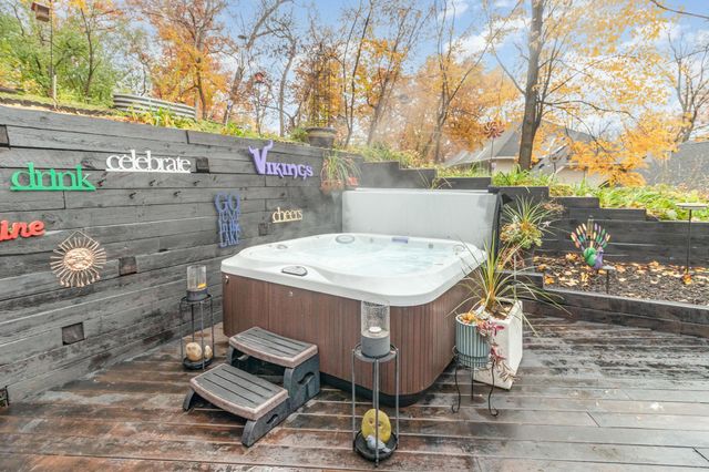 14011 Minnehaha Place, Minnetonka, MN 55391