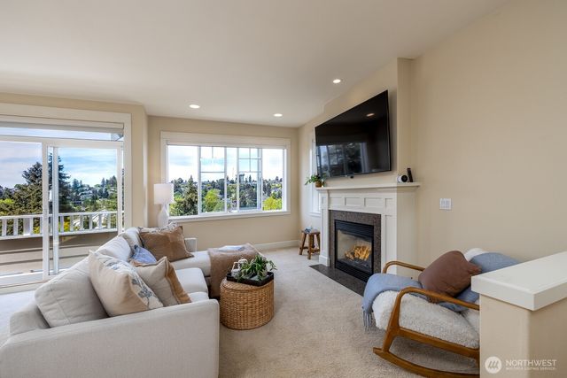 3030 31st Avenue W, Seattle, WA 98199