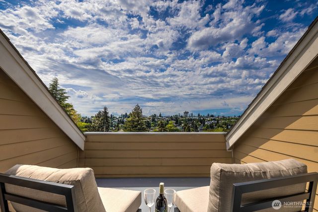 3030 31st Avenue W, Seattle, WA 98199