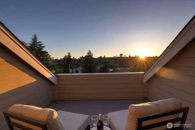 3030 31st Avenue W, Seattle, WA 98199