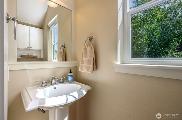 3030 31st Avenue W, Seattle, WA 98199