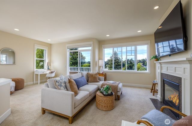 3030 31st Avenue W, Seattle, WA 98199