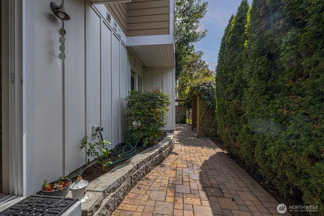 3030 31st Avenue W, Seattle, WA 98199