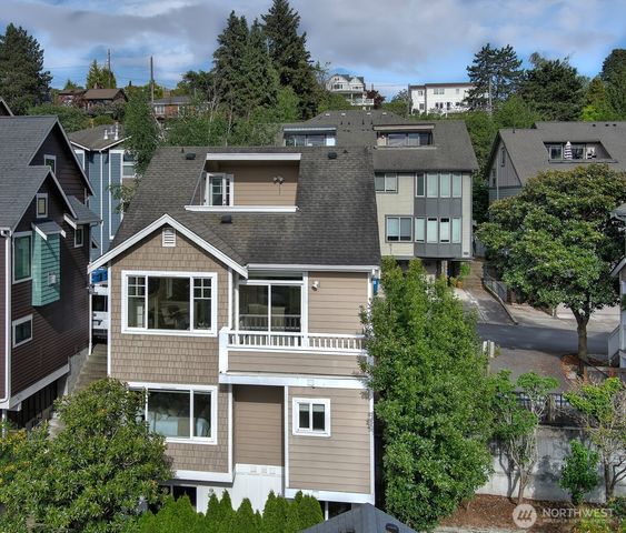 3030 31st Avenue W, Seattle, WA 98199