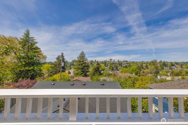 3030 31st Avenue W, Seattle, WA 98199