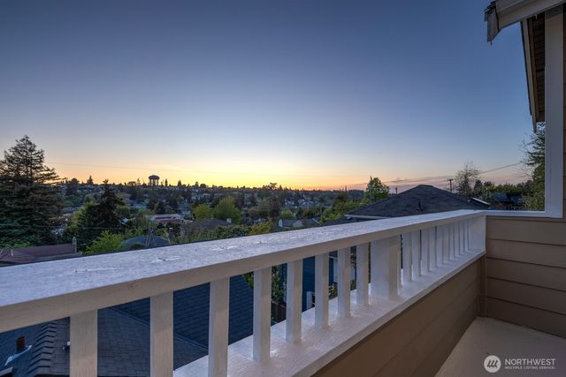 3030 31st Avenue W, Seattle, WA 98199