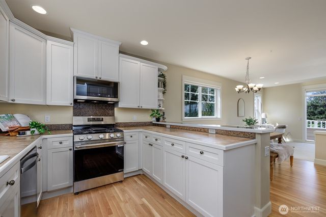 3030 31st Avenue W, Seattle, WA 98199