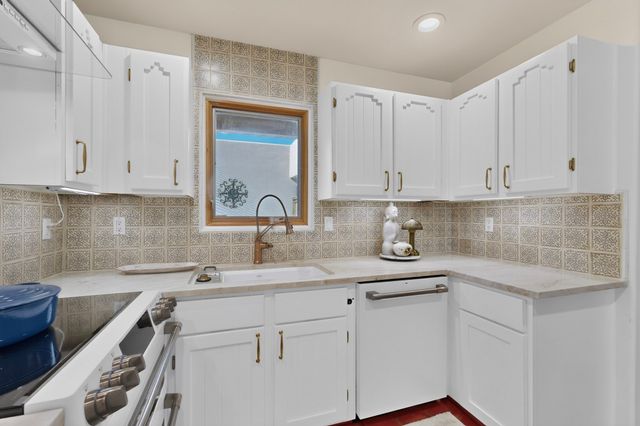 20 Moya Loop, Santa Fe, NM 87507
