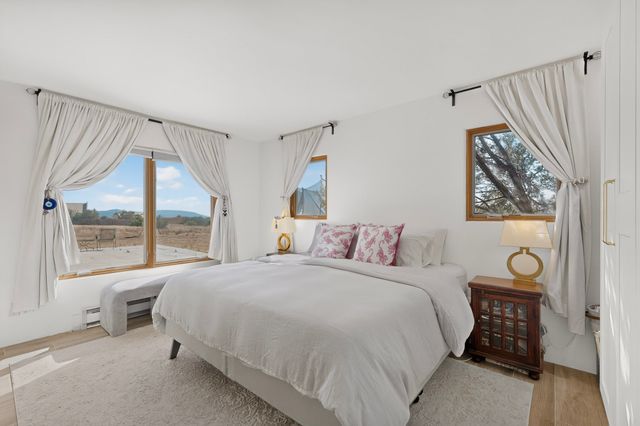 20 Moya Loop, Santa Fe, NM 87507