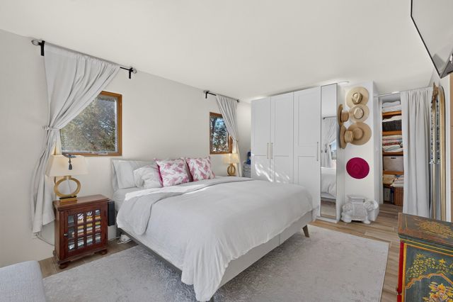 20 Moya Loop, Santa Fe, NM 87507