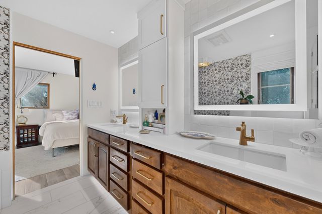 20 Moya Loop, Santa Fe, NM 87507