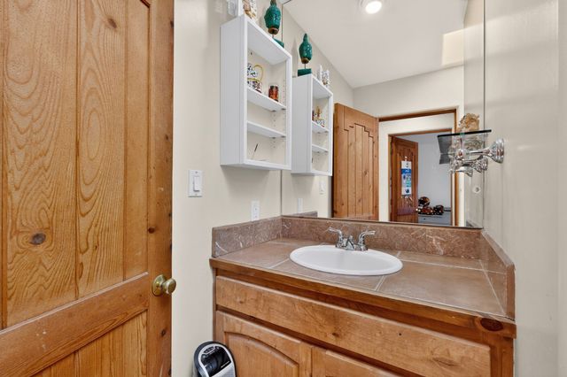 20 Moya Loop, Santa Fe, NM 87507