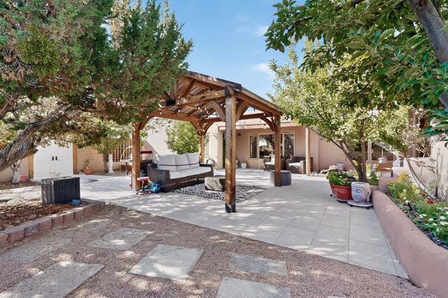20 Moya Loop, Santa Fe, NM 87507