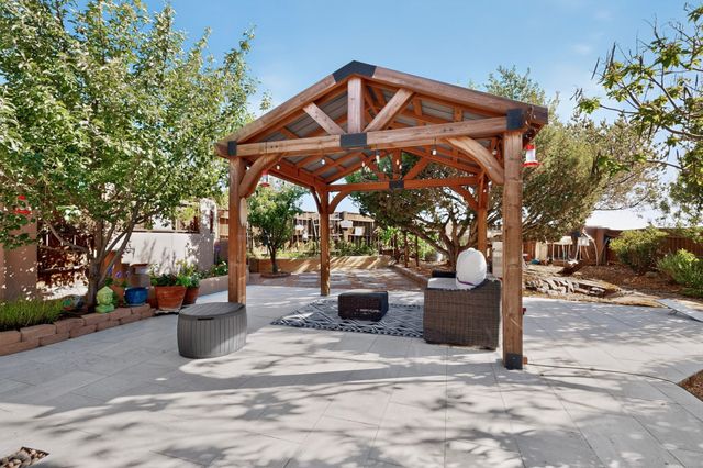 20 Moya Loop, Santa Fe, NM 87507