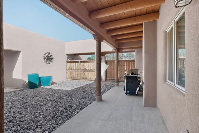 20 Moya Loop, Santa Fe, NM 87507