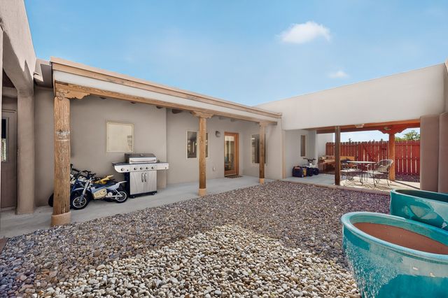 20 Moya Loop, Santa Fe, NM 87507