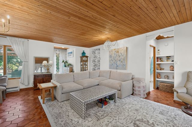 20 Moya Loop, Santa Fe, NM 87507