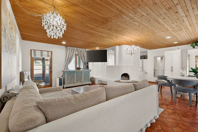 20 Moya Loop, Santa Fe, NM 87507