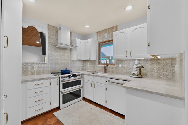20 Moya Loop, Santa Fe, NM 87507