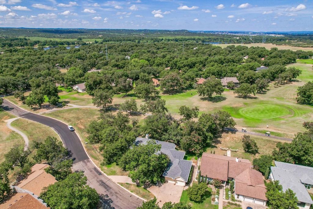 331 Olympia Fields ST, Meadowlakes, TX 78654