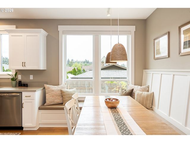 518 JERSEY St, Silverton, OR 97381