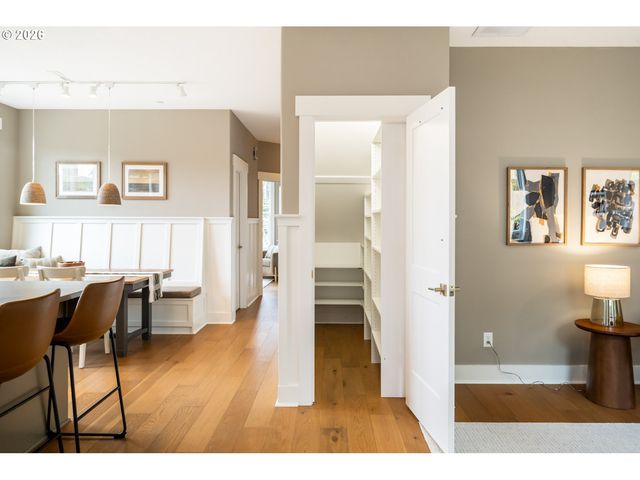 518 JERSEY St, Silverton, OR 97381