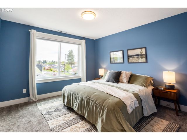 518 JERSEY St, Silverton, OR 97381