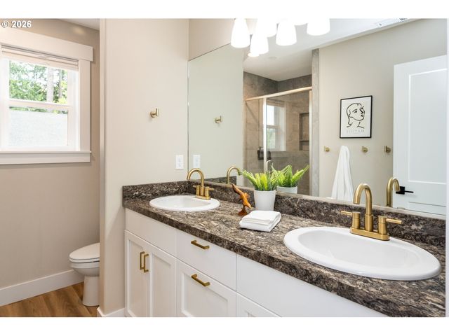 518 JERSEY St, Silverton, OR 97381