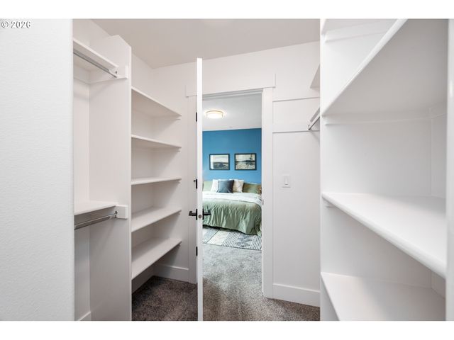 518 JERSEY St, Silverton, OR 97381