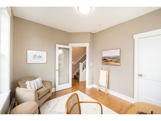 518 JERSEY St, Silverton, OR 97381