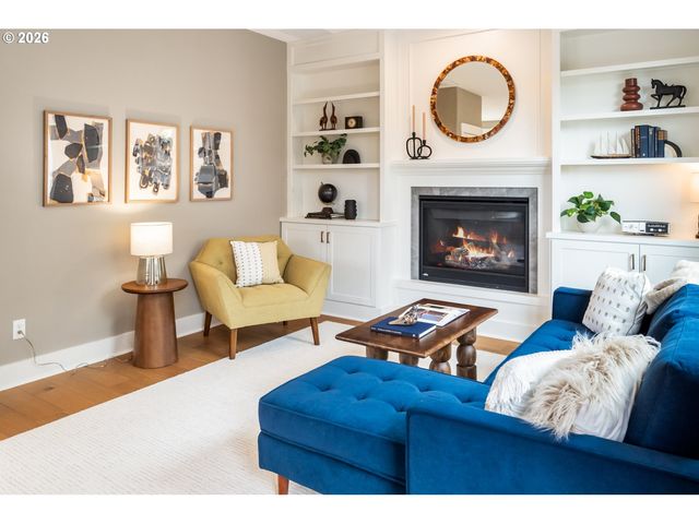 518 JERSEY St, Silverton, OR 97381