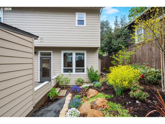 518 JERSEY St, Silverton, OR 97381