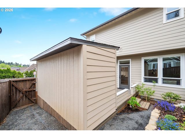 518 JERSEY St, Silverton, OR 97381