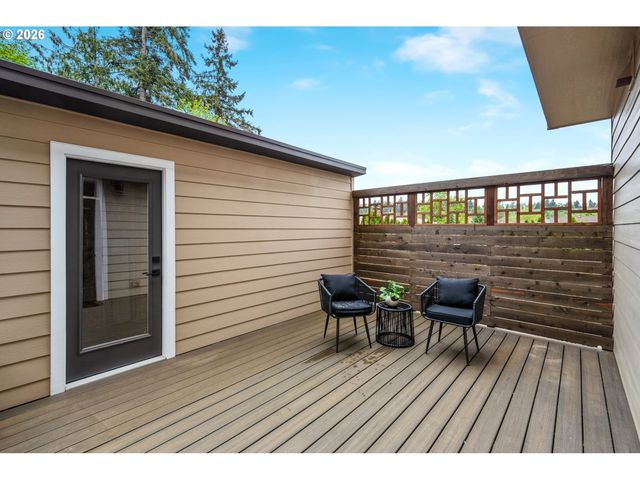 518 JERSEY St, Silverton, OR 97381