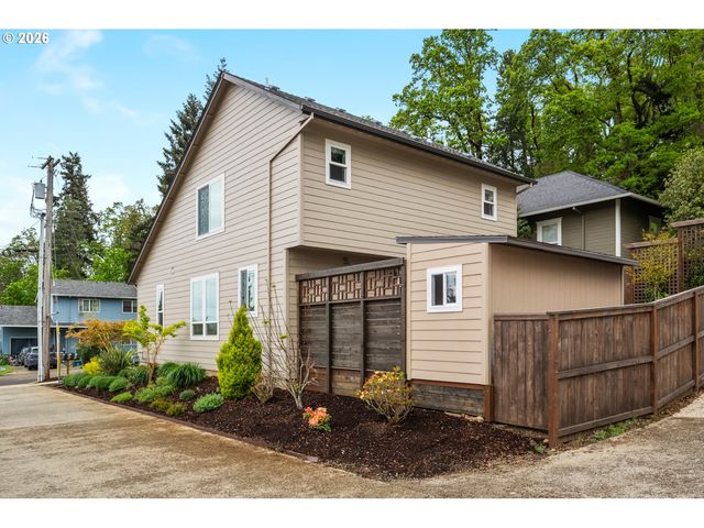 518 JERSEY St, Silverton, OR 97381