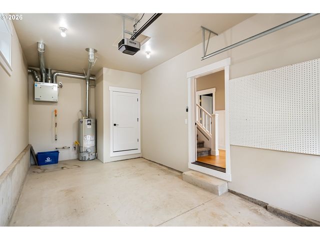 518 JERSEY St, Silverton, OR 97381