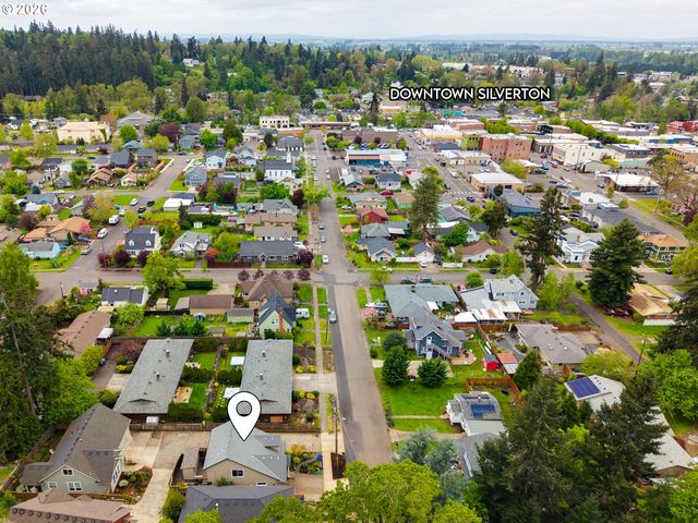 518 JERSEY St, Silverton, OR 97381
