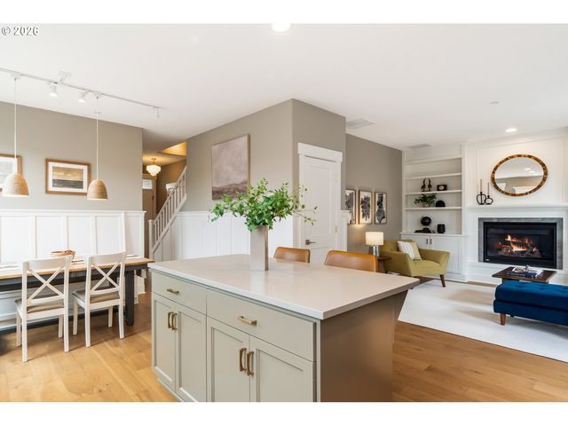 518 JERSEY St, Silverton, OR 97381