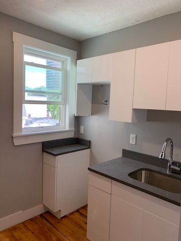 8 Beethoven Street 3L, Boston, MA 02119