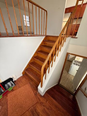 51 Manor Road, Valley Stream, NY 11580